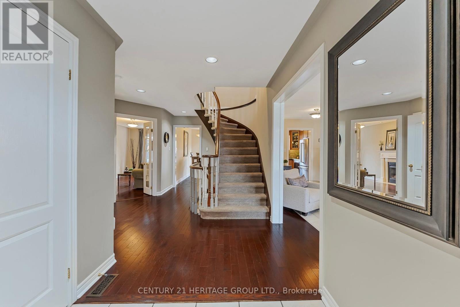 29 Prince Drive, Bradford West Gwillimbury (Bradford), Ontario  L3Z 3B7 - Photo 3 - N12136875