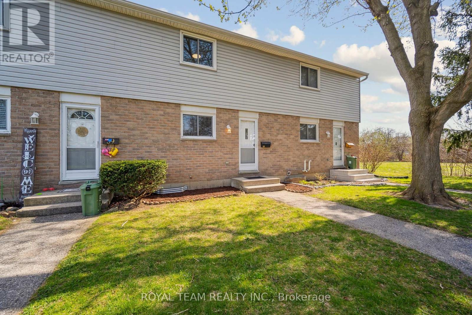 Photo 2 of 40 for 41 - 205 Carlyle Drive