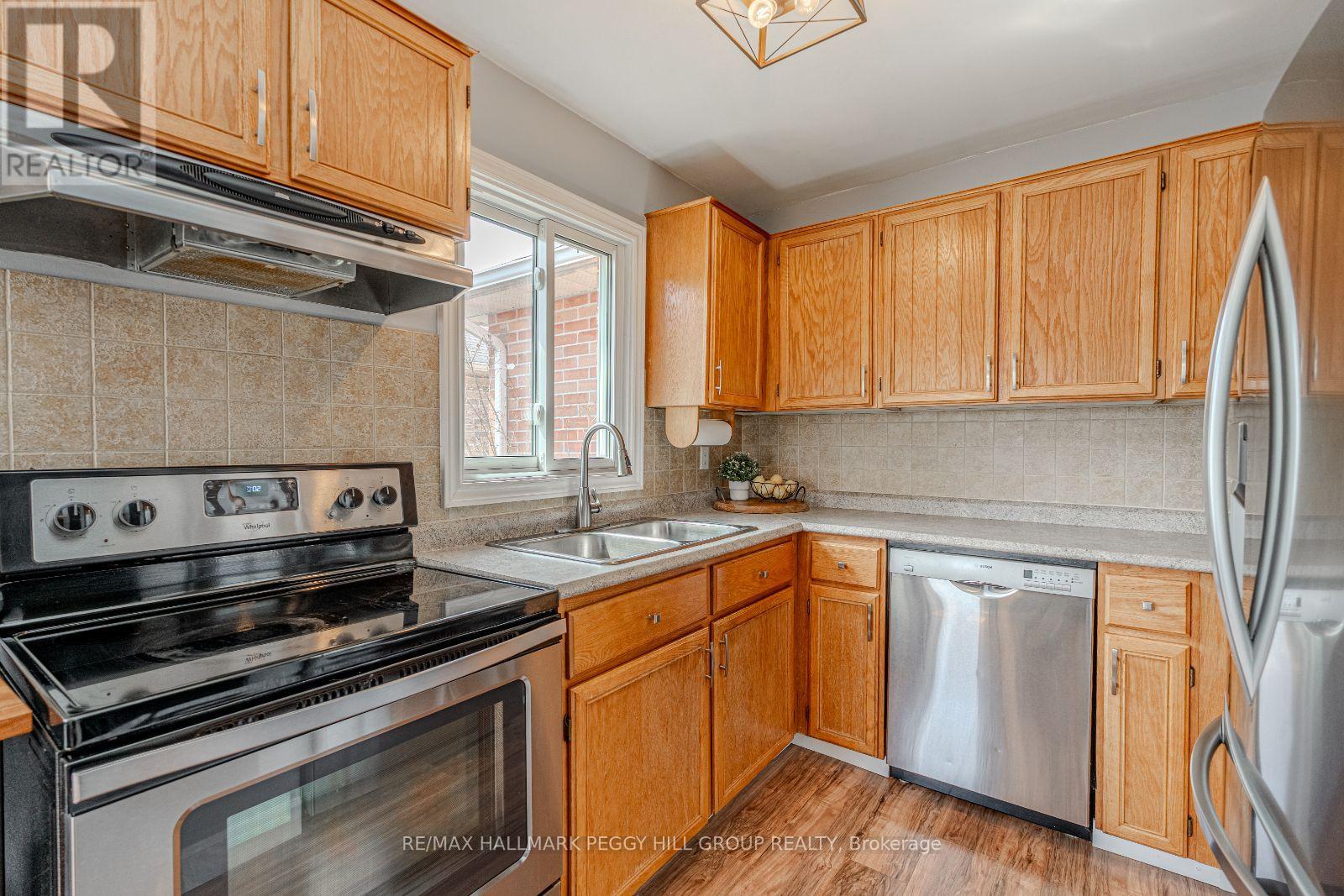 40 Grasett Crescent, Barrie, Ontario  L4N 6Z6 - Photo 3 - S12136942