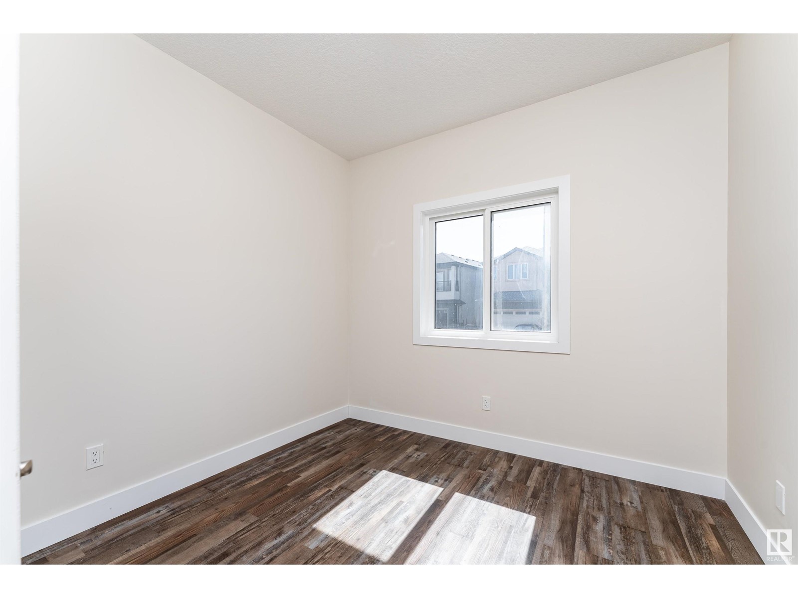 Property at 17203 62 ST NW image 4