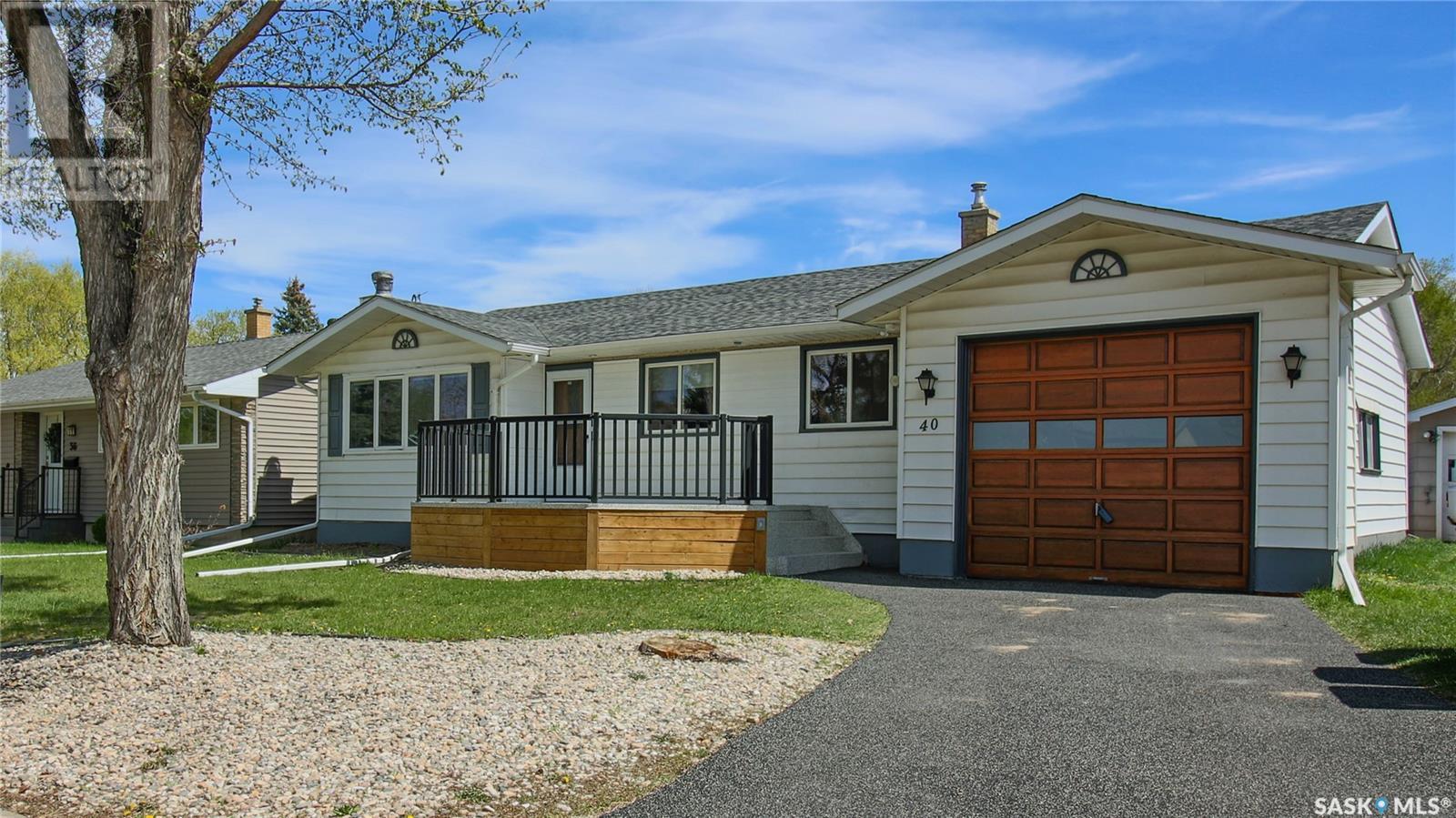 40 UPLAND DRIVE, Regina, Saskatchewan