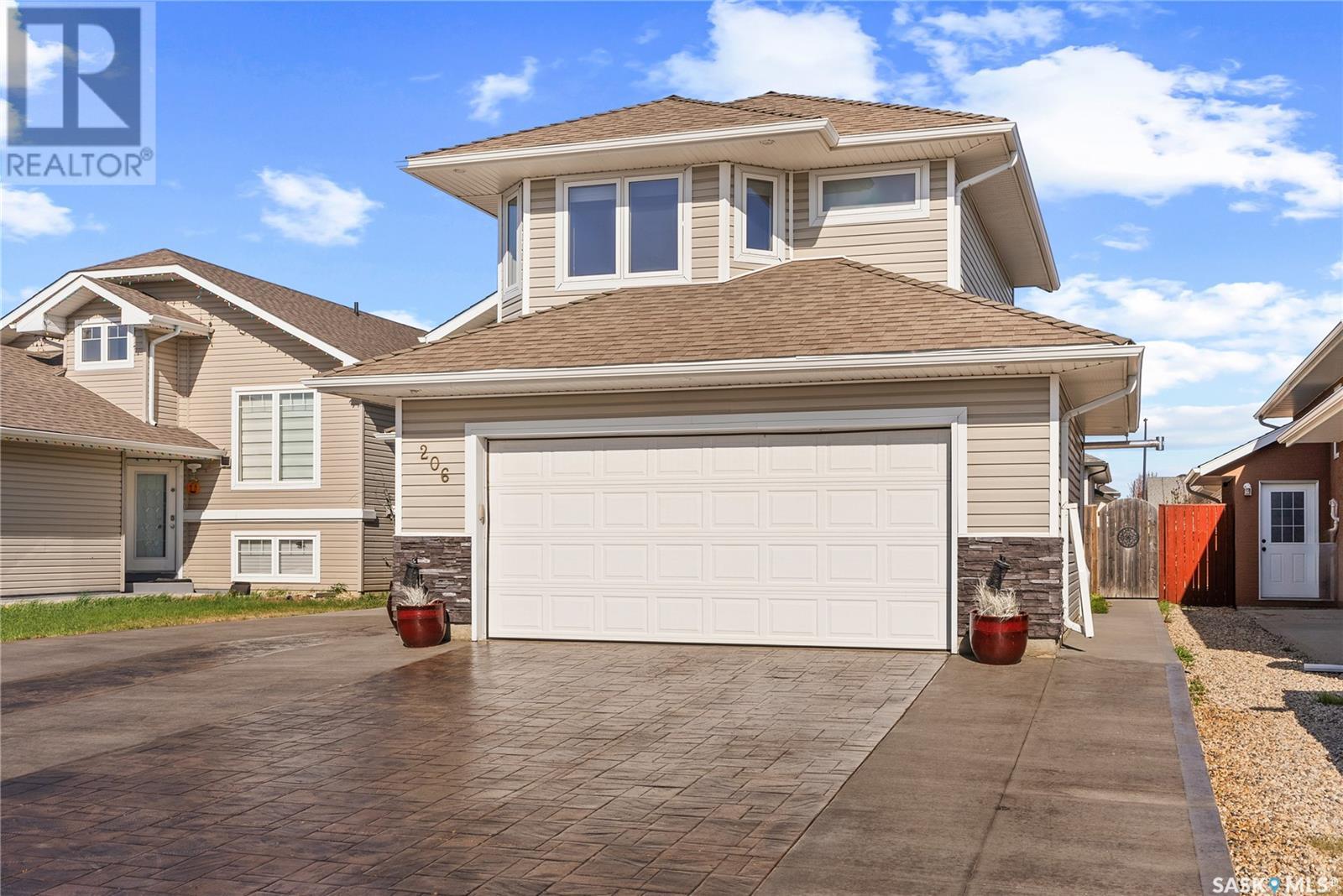 Property at 206 Korol CRESCENT image 2