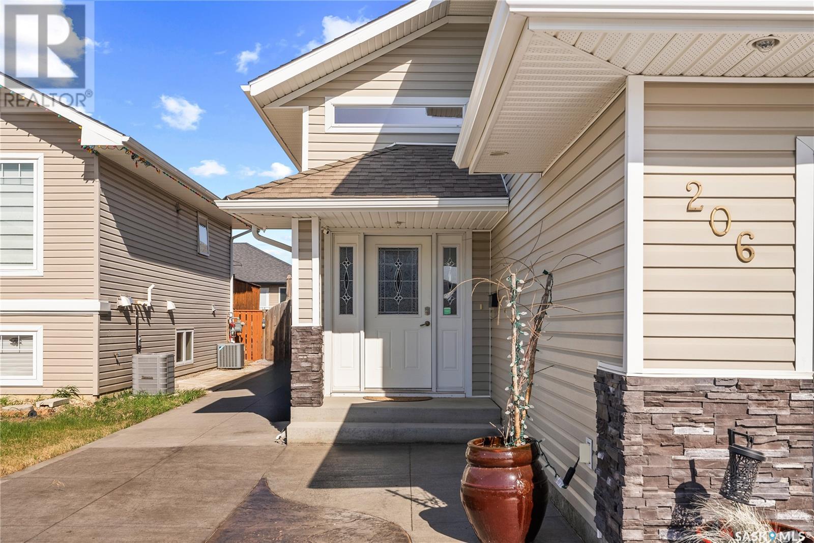 Property at 206 Korol CRESCENT image 3