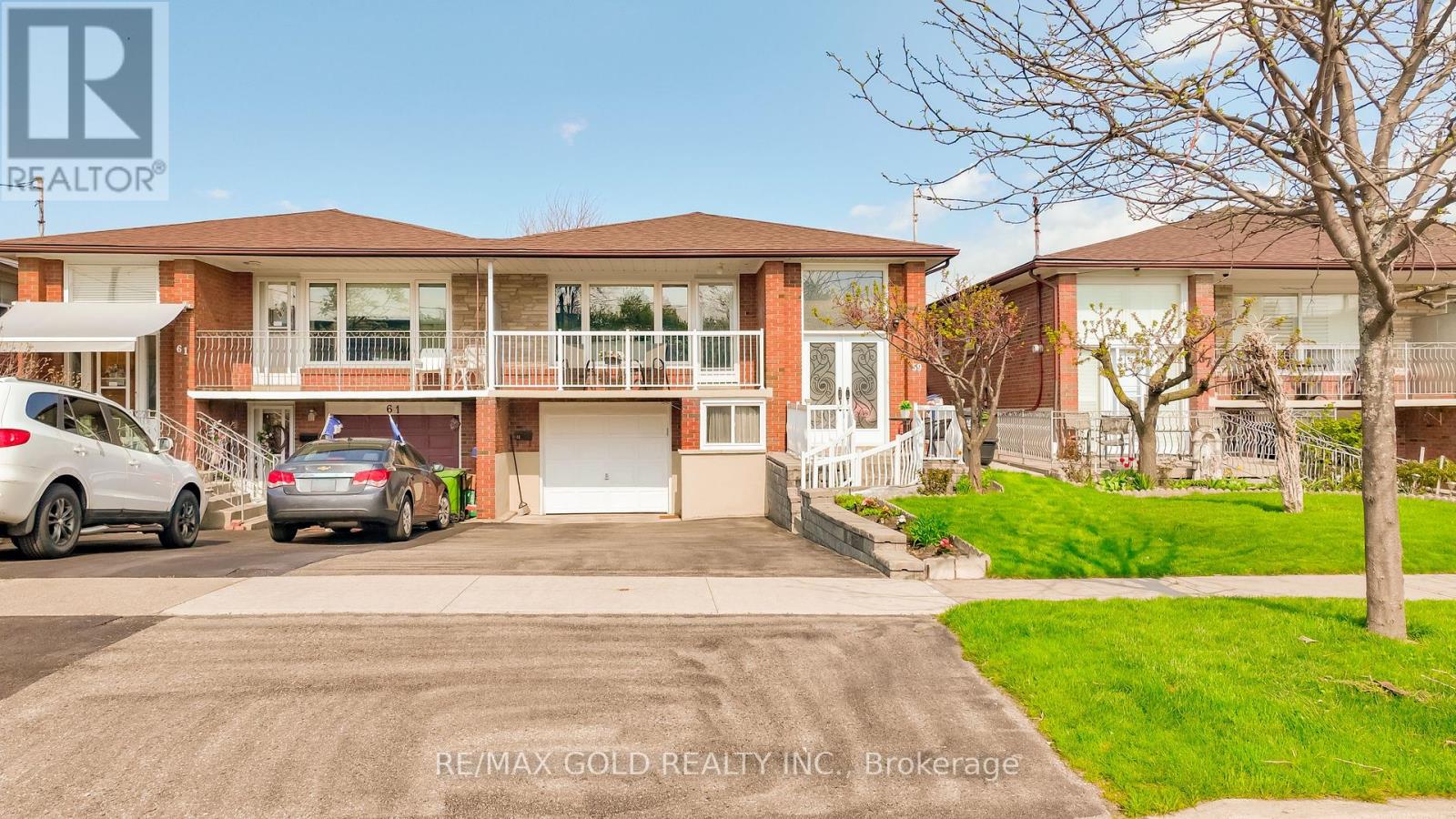 59 Seacliff Boulevard, Toronto, Ontario  M9L 2G7 - Photo 1 - W12136778
