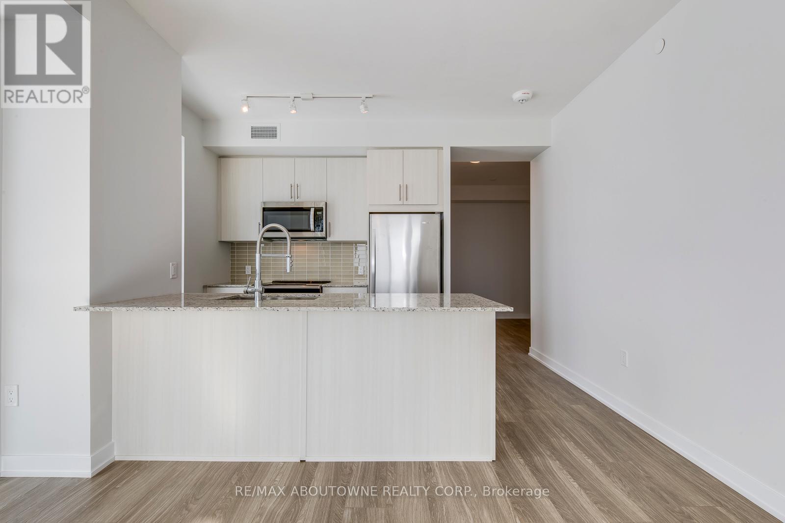 1702 - 4085 Parkside Village Drive, Mississauga, Ontario  L5B 0K8 - Photo 17 - W12136802