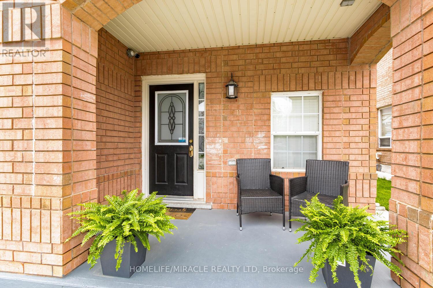 1677 Stover Crescent, Milton, Ontario  L9T 5N3 - Photo 3 - W12136828