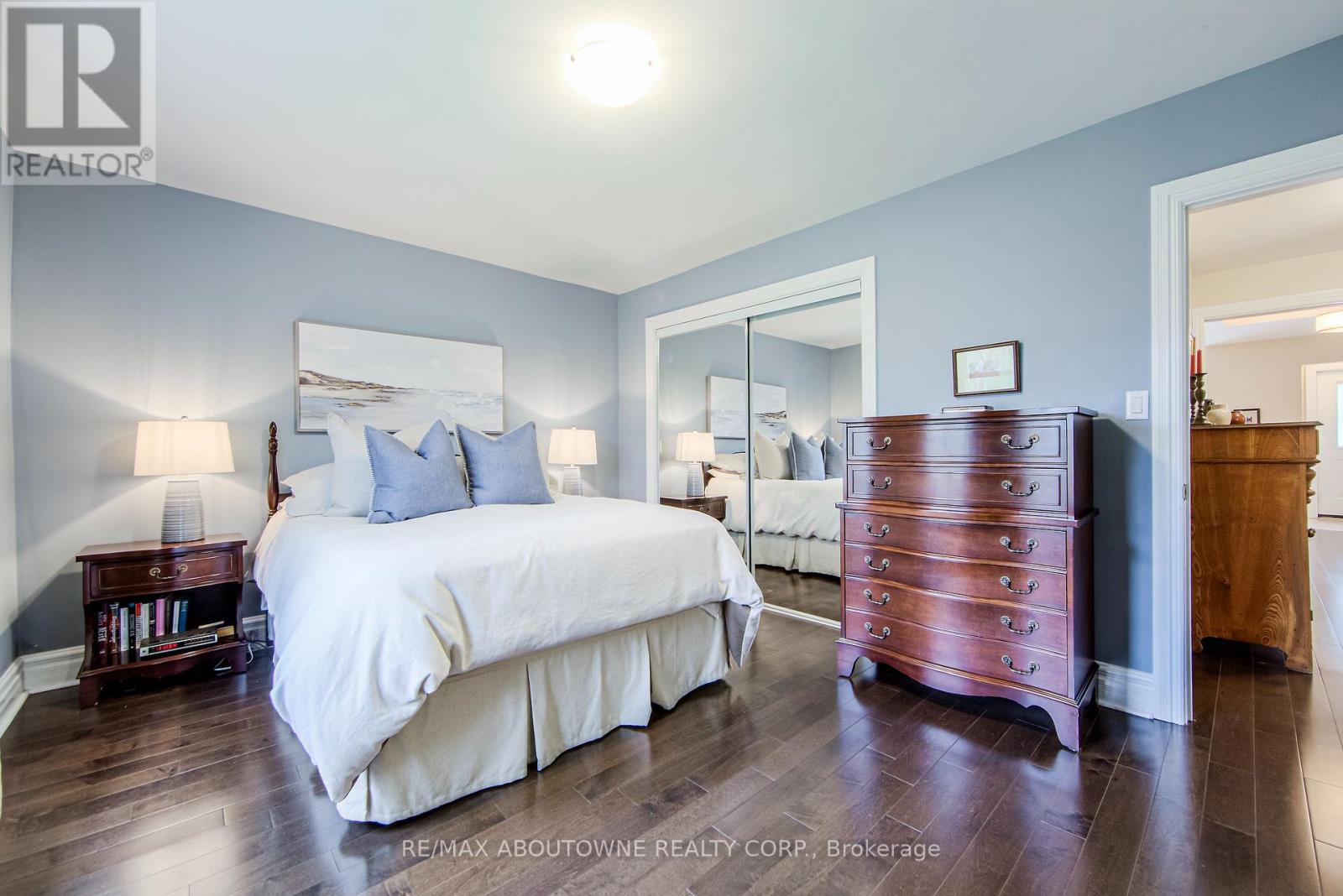 75 Kingswood Road, Oakville (Co Central), Ontario  L6K 2E2 - Photo 17 - W12136891