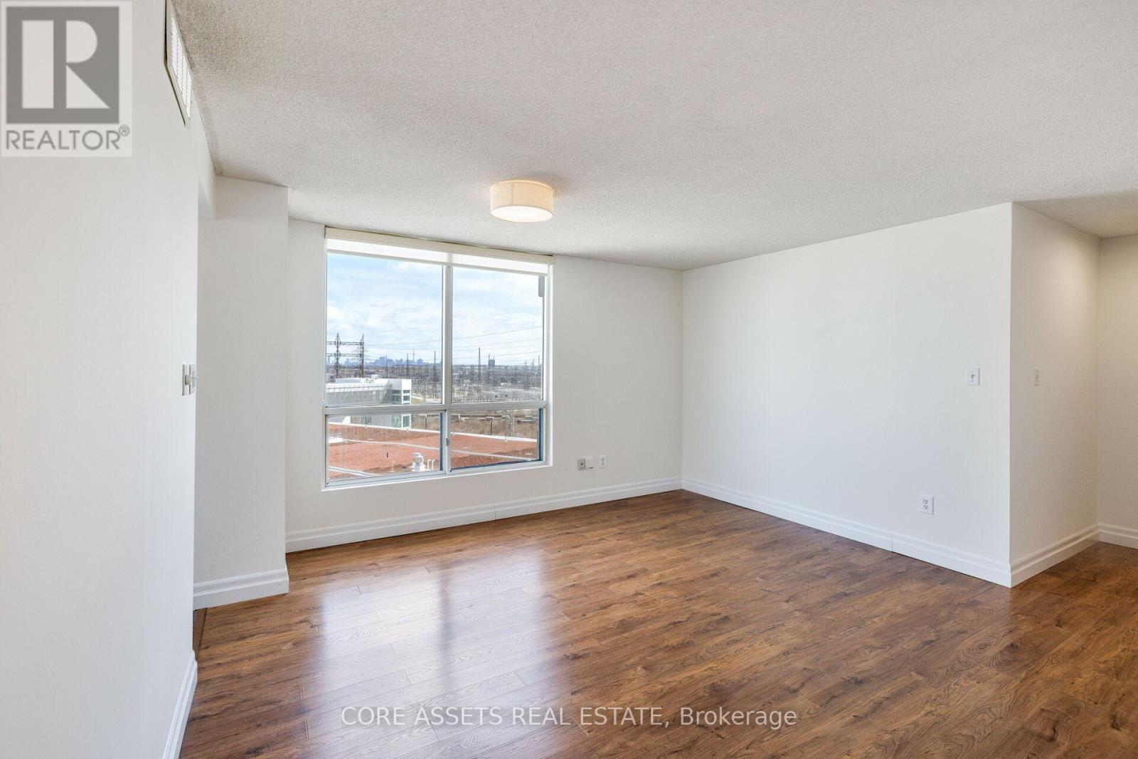 504 - 101 Subway Crescent, Toronto, Ontario  M9B 6K4 - Photo 5 - W12136900