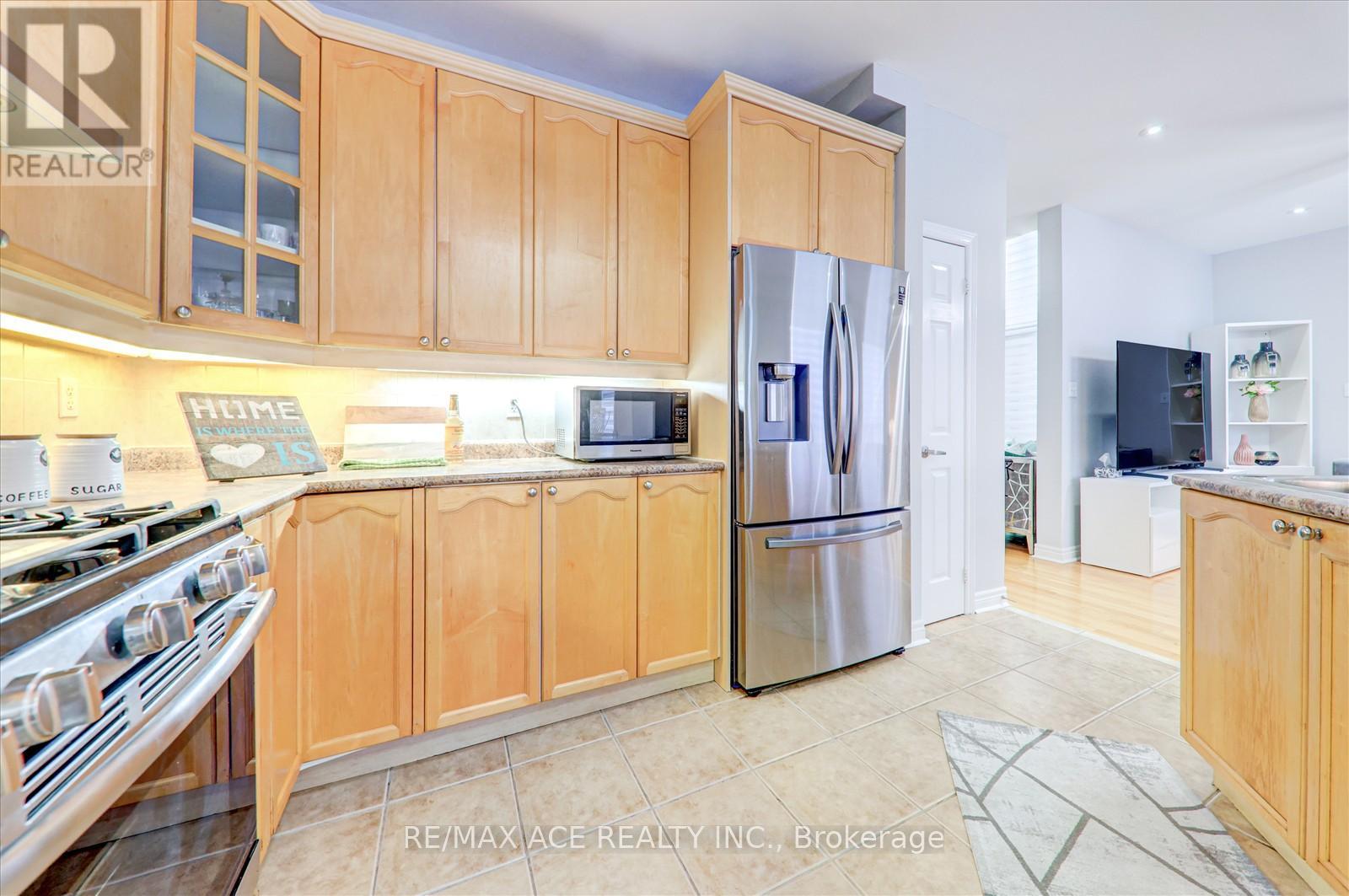 62 Saffron Crescent, Brampton, Ontario  L6S 6H7 - Photo 15 - W12136905