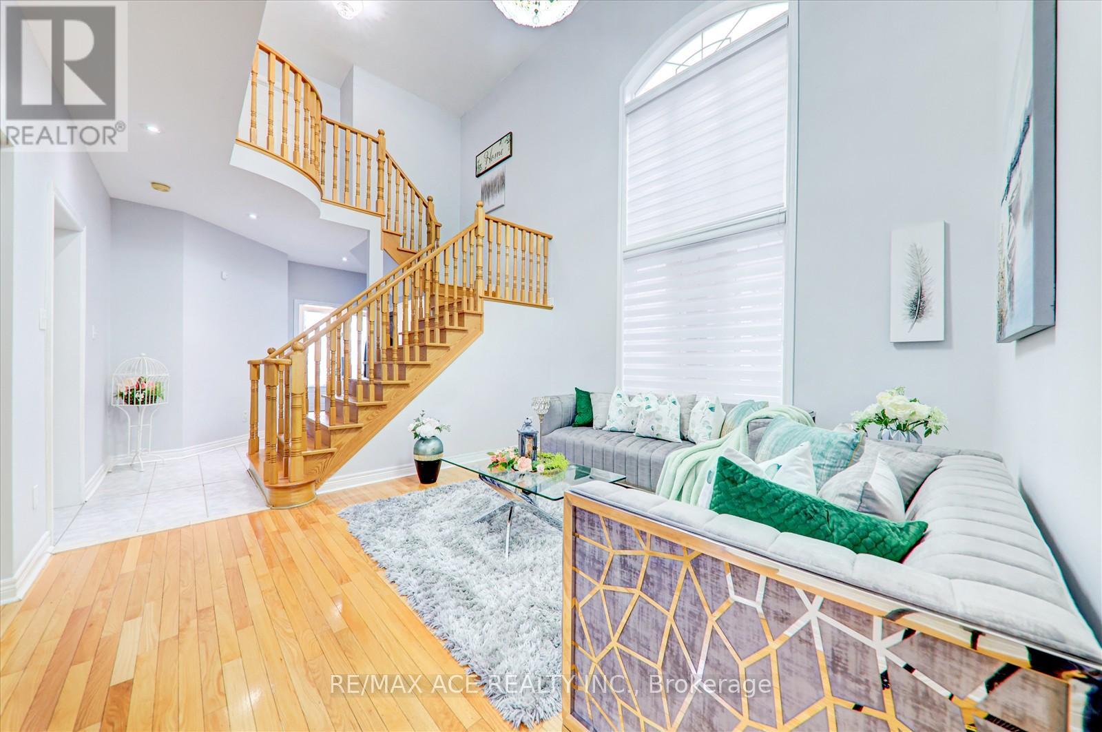 62 Saffron Crescent, Brampton, Ontario  L6S 6H7 - Photo 9 - W12136905
