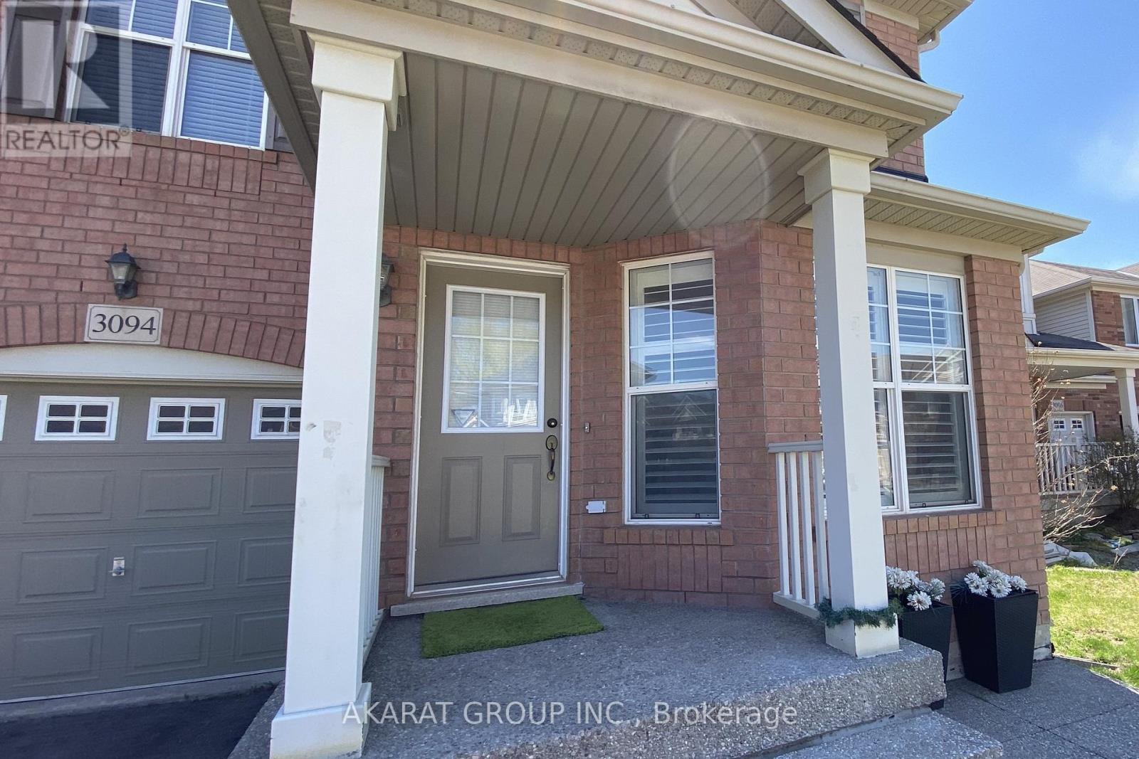 3094 Rotary Way, Burlington, Ontario  L7M 0A3 - Photo 2 - W12136953