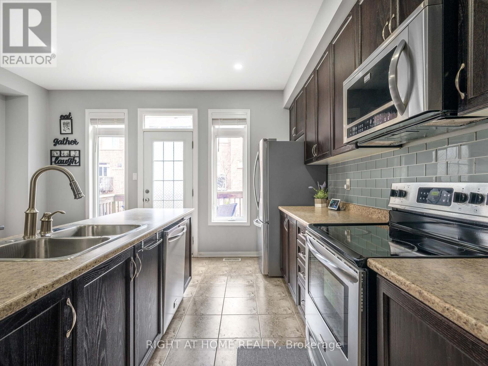 7229 Triumph Lane, Mississauga, Ontario  L5N 0C5 - Photo 11 - W12136956