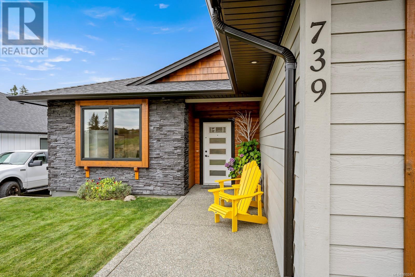 Property at 739 Bushbuck Dr image 2