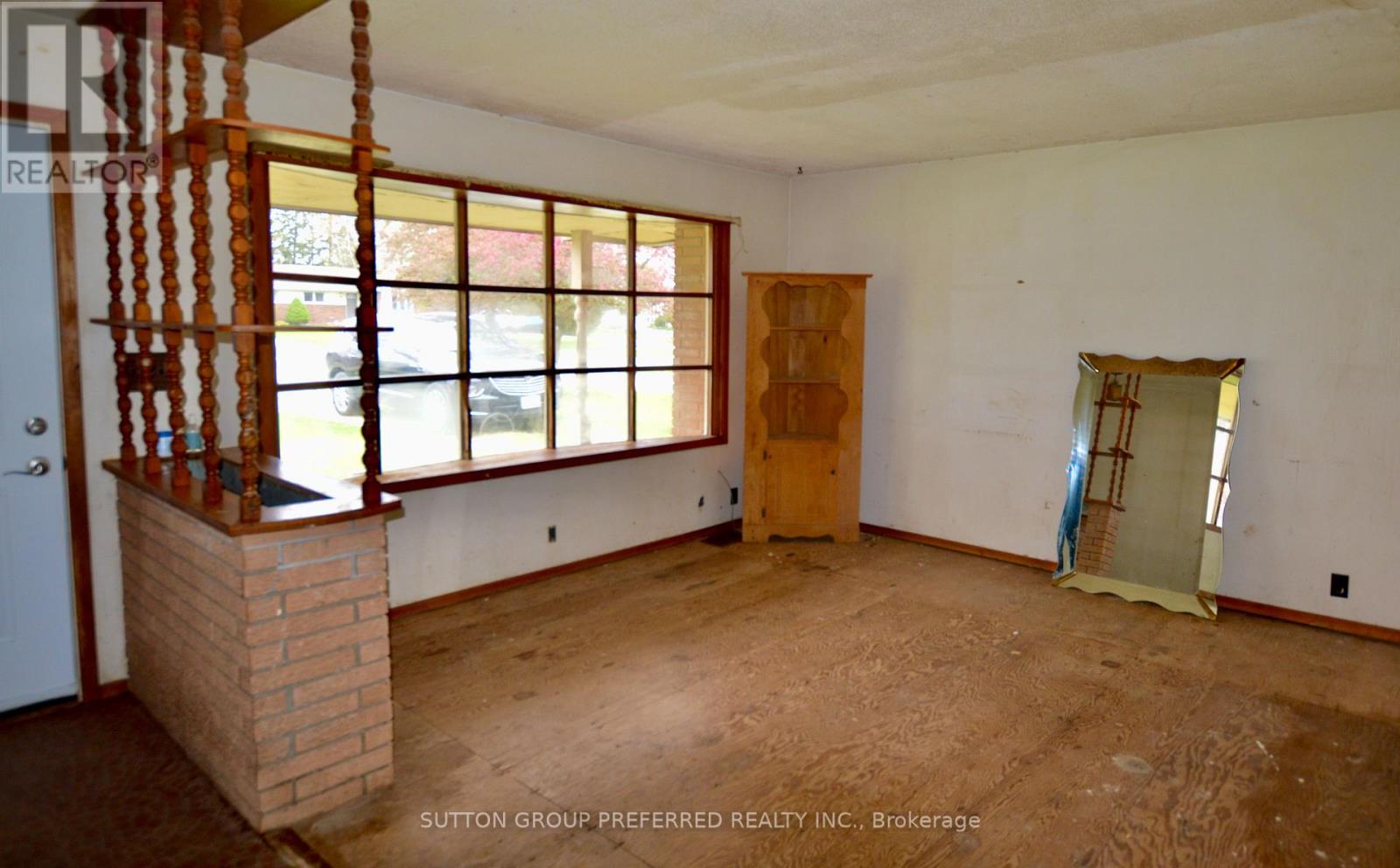 258 Miller Road, Dutton/dunwich, Ontario  N0L 1J0 - Photo 3 - X12137071