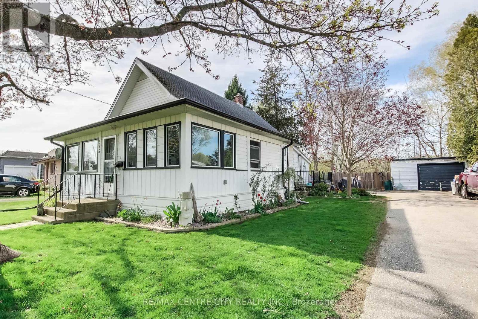 355 Warren Street, Central Elgin, Ontario  N5L 1B5 - Photo 2 - X12137230