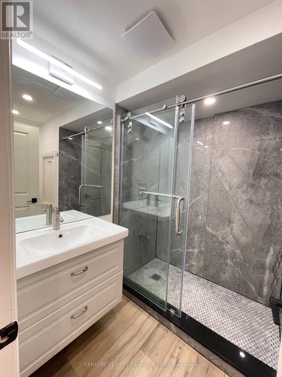1067 Upperpoint Avenue, London South, Ontario  N6K 0L1 - Photo 18 - X12137263