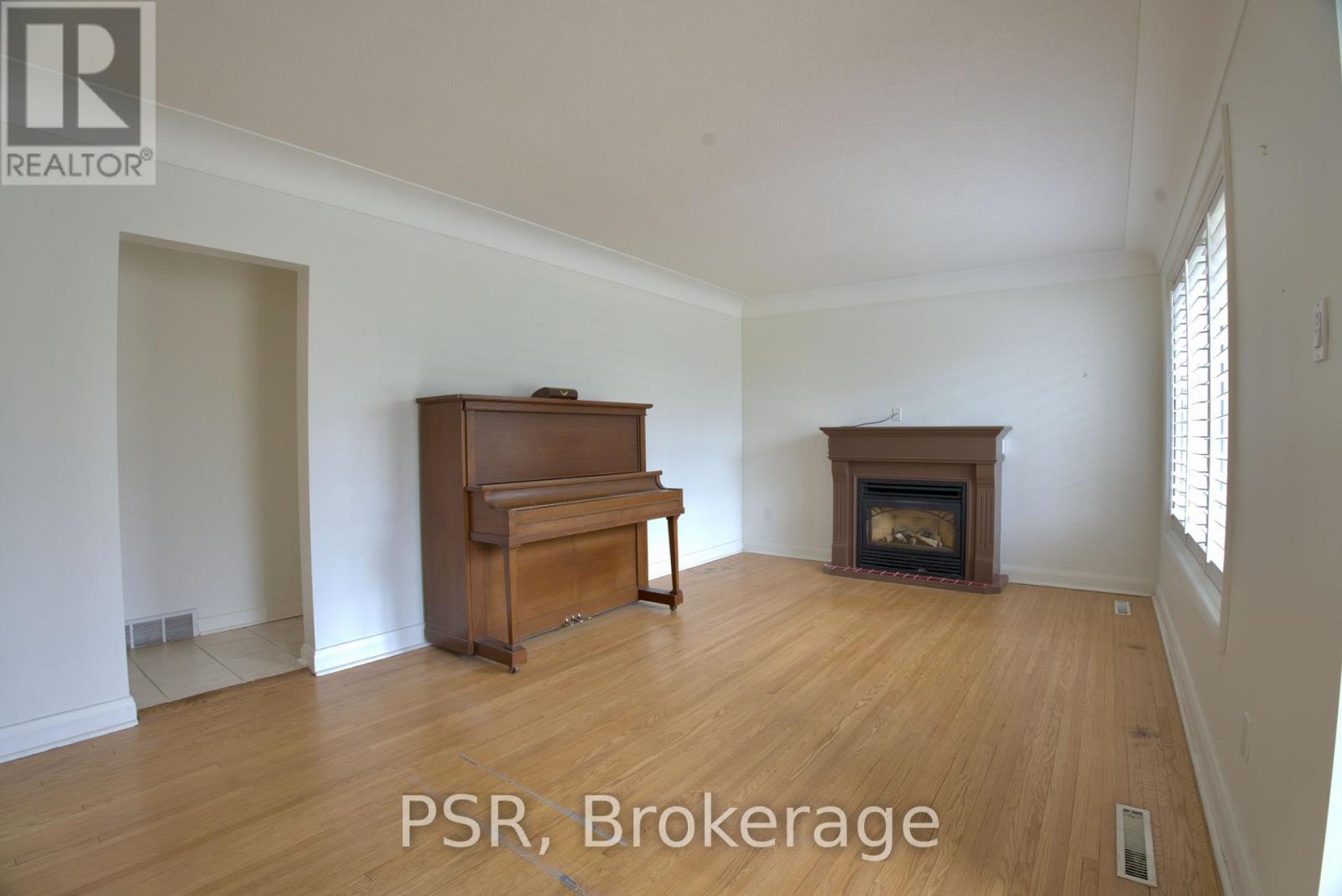 Property at 176 RODNEY STREET S image 3
