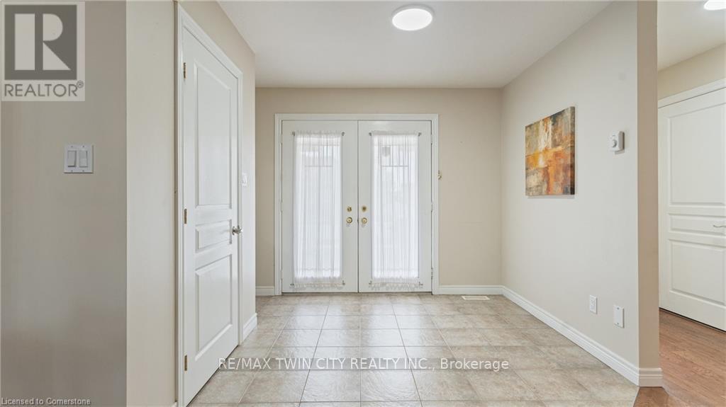 22 Cobblestone Drive, Brant, Ontario  N3L 4G1 - Photo 10 - X12136945