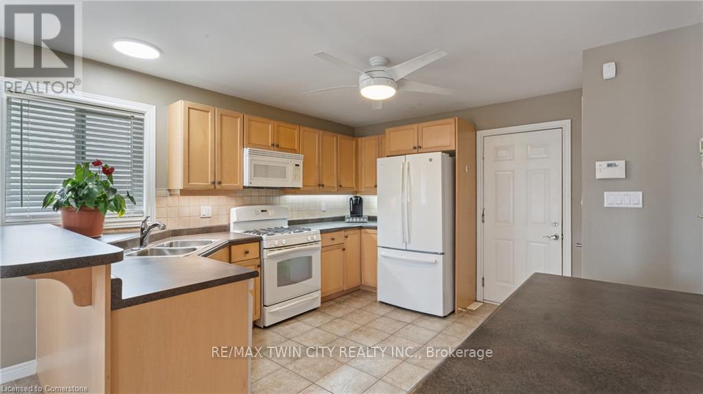 22 Cobblestone Drive, Brant, Ontario  N3L 4G1 - Photo 16 - X12136945