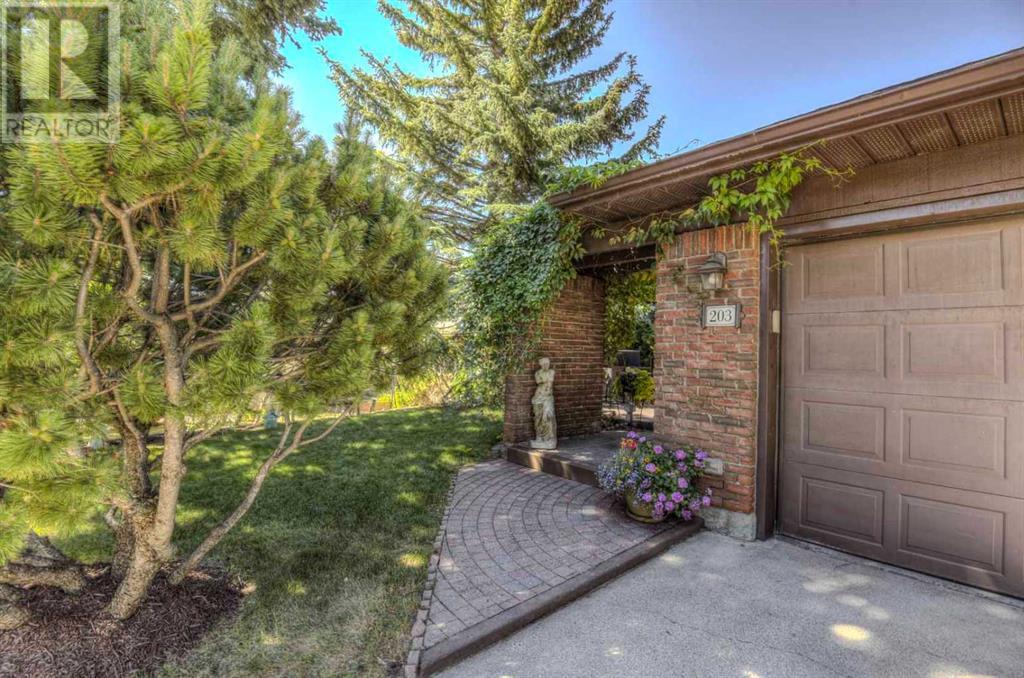 Property at 203 Pump Hill View SW image 3