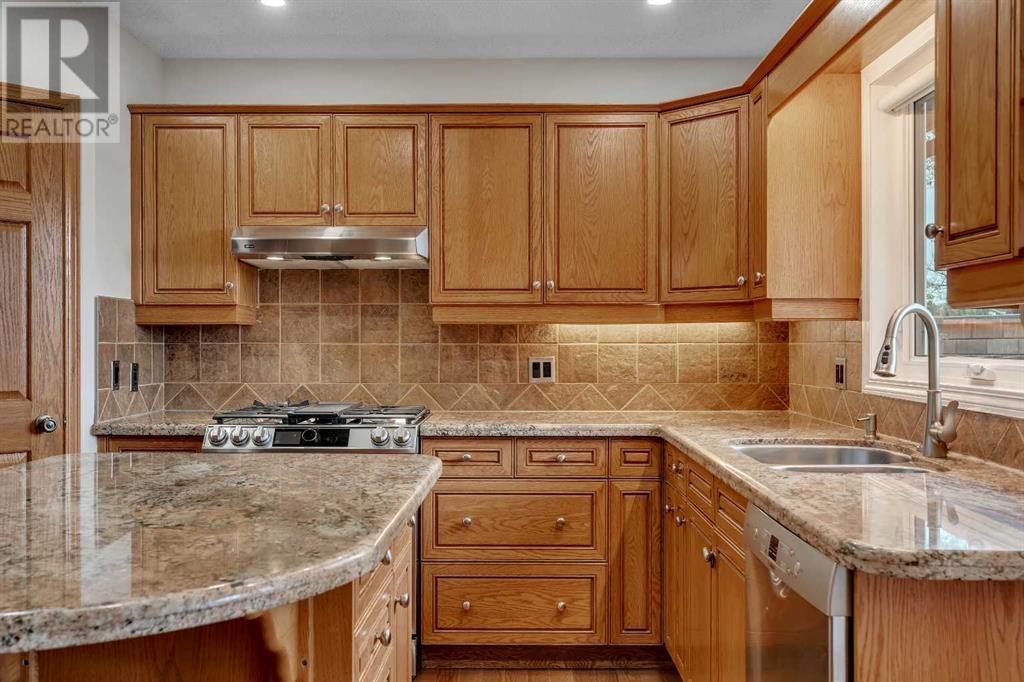17 Silverstone Mews Nw, Calgary, Alberta  T3B 5K8 - Photo 15 - A2218757