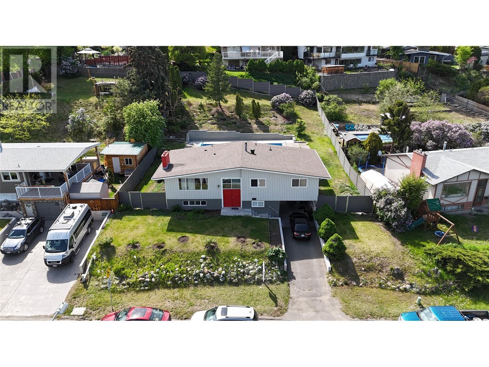 Property at 355 Pemberton Terrace image 4