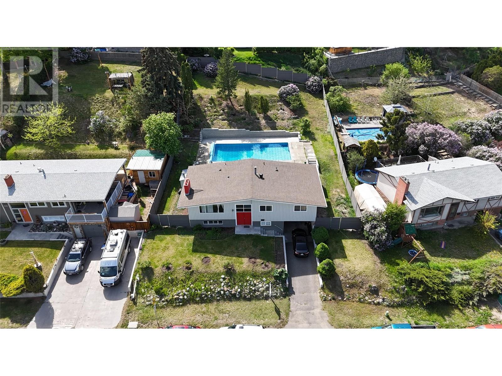 Property at 355 Pemberton Terrace image 1