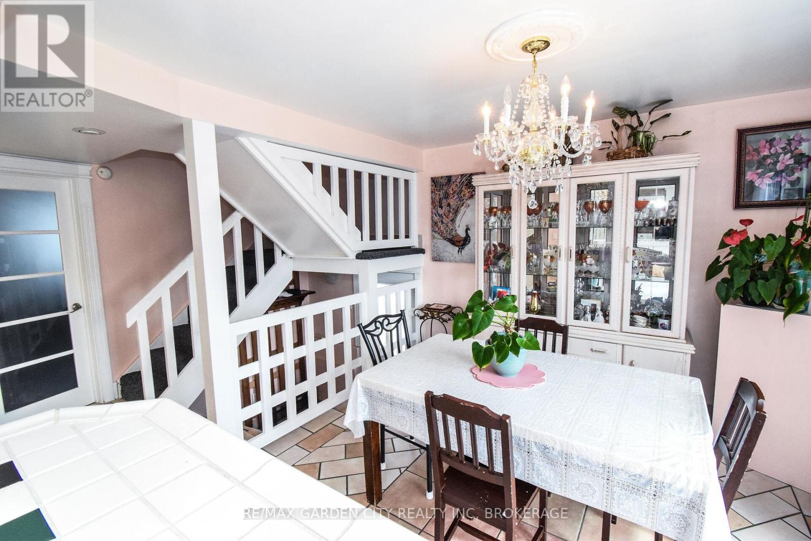 39 Clayburn Avenue, St. Catharines (Oakdale), Ontario  L2P 2T8 - Photo 11 - X12137067