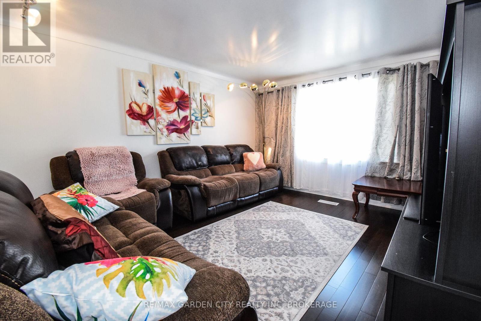 39 Clayburn Avenue, St. Catharines (Oakdale), Ontario  L2P 2T8 - Photo 13 - X12137067