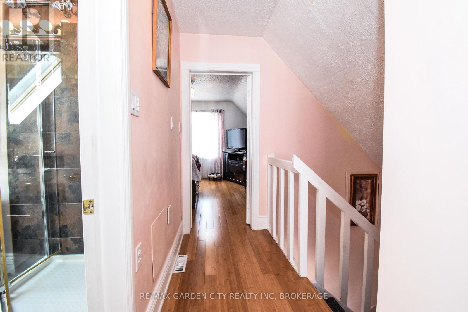 39 Clayburn Avenue, St. Catharines (Oakdale), Ontario  L2P 2T8 - Photo 25 - X12137067