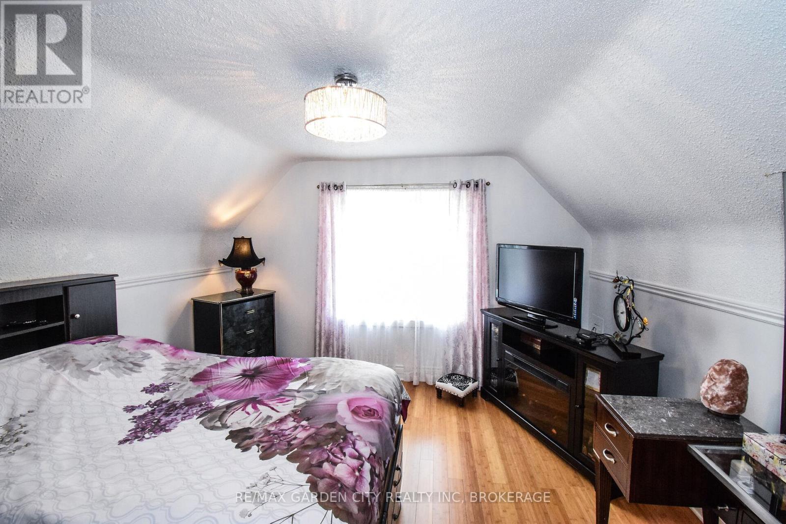 39 Clayburn Avenue, St. Catharines (Oakdale), Ontario  L2P 2T8 - Photo 26 - X12137067