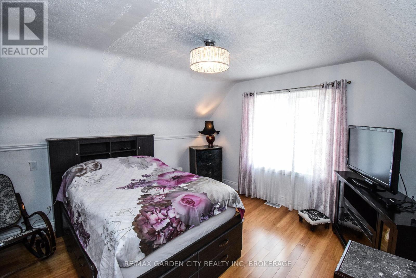 39 Clayburn Avenue, St. Catharines (Oakdale), Ontario  L2P 2T8 - Photo 27 - X12137067