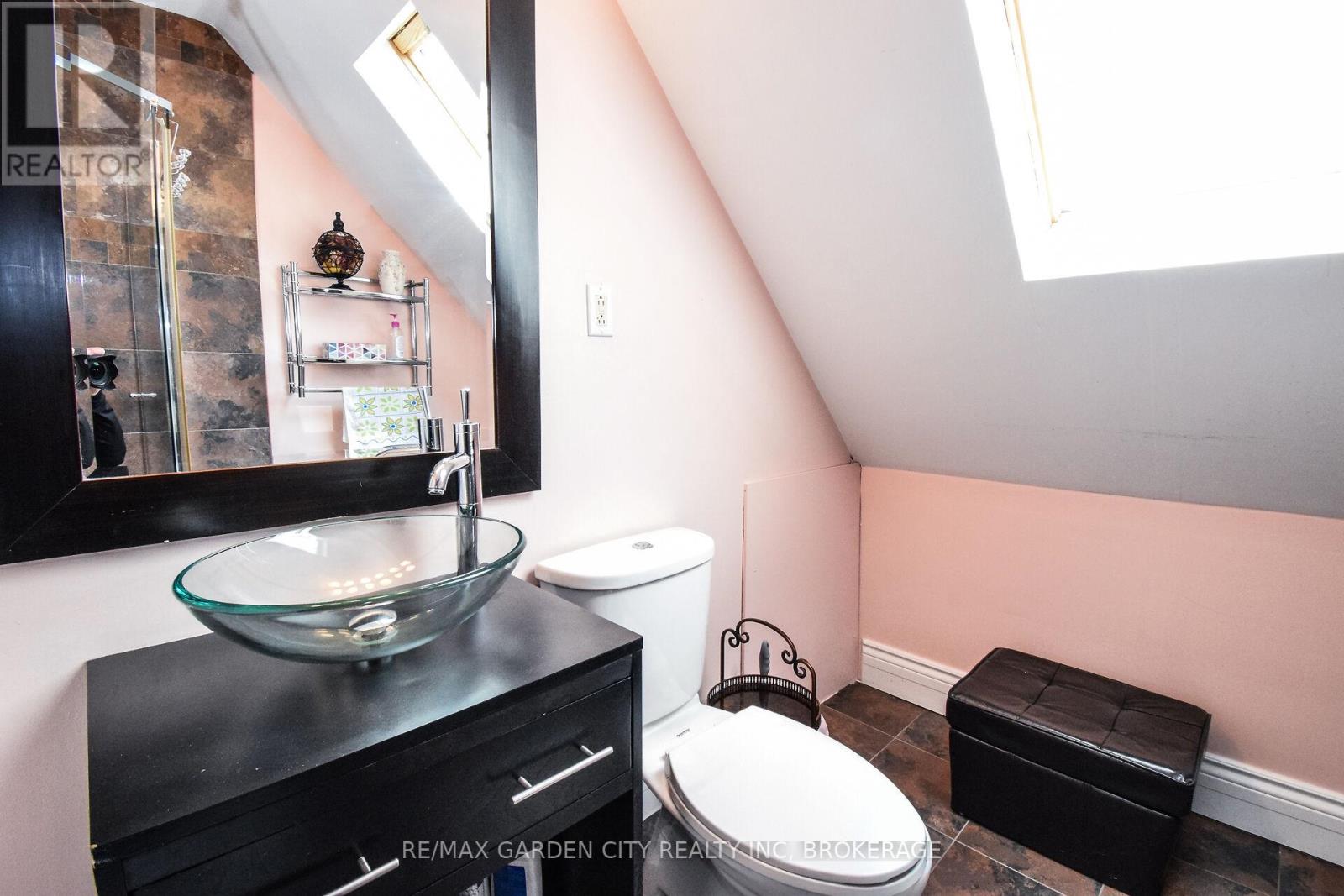 39 Clayburn Avenue, St. Catharines (Oakdale), Ontario  L2P 2T8 - Photo 32 - X12137067