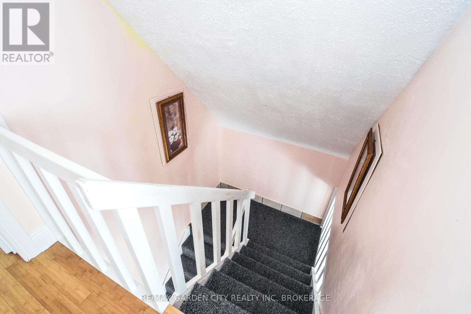 39 Clayburn Avenue, St. Catharines (Oakdale), Ontario  L2P 2T8 - Photo 37 - X12137067