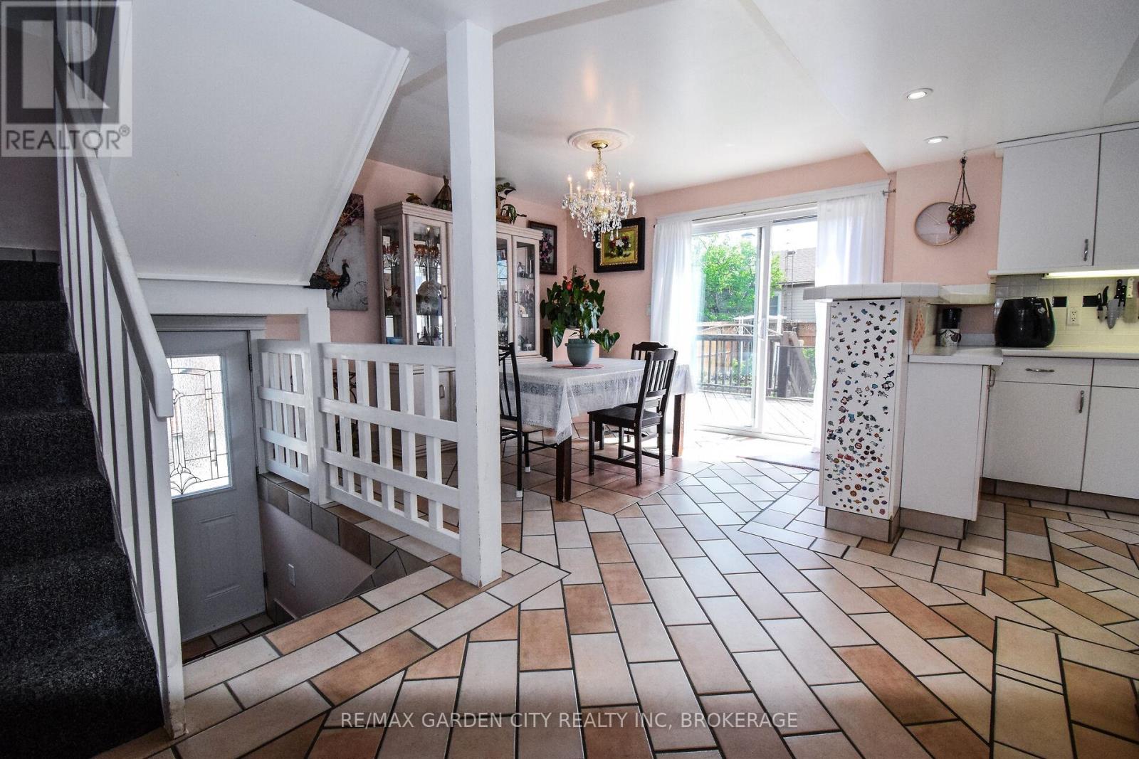 39 Clayburn Avenue, St. Catharines (Oakdale), Ontario  L2P 2T8 - Photo 8 - X12137067