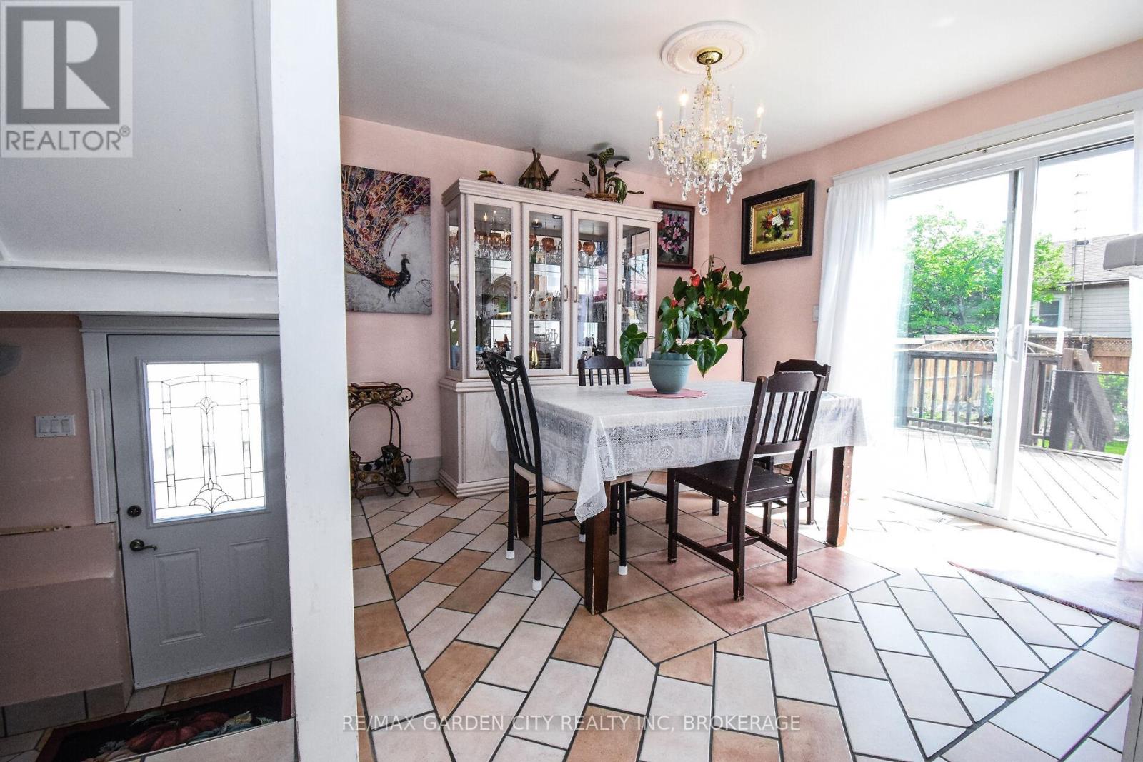 39 Clayburn Avenue, St. Catharines (Oakdale), Ontario  L2P 2T8 - Photo 9 - X12137067