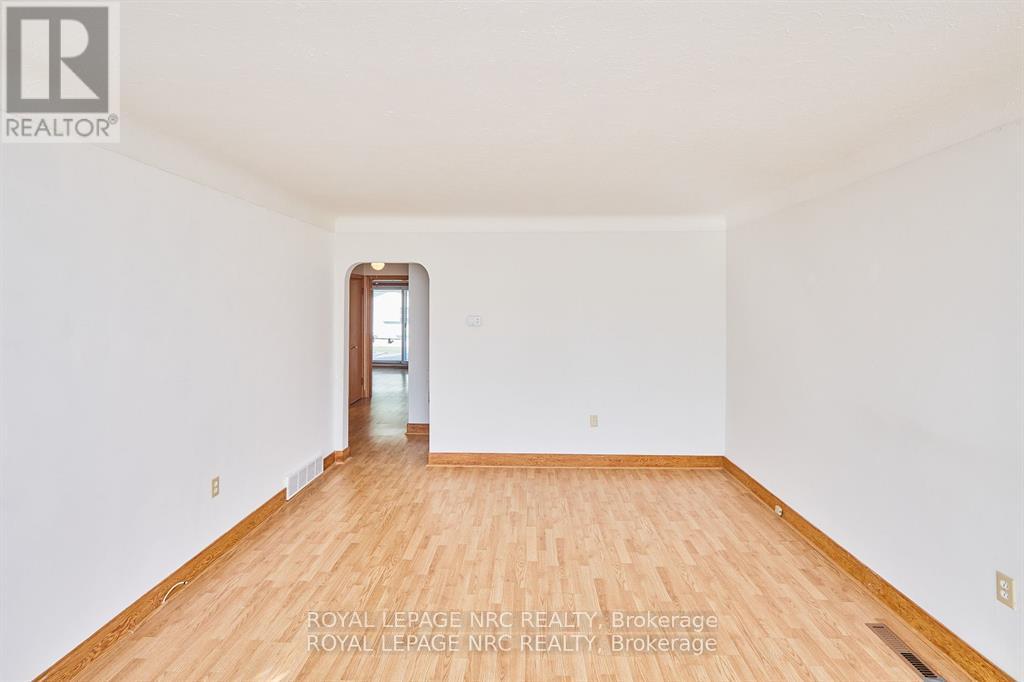 66 Rose Avenue, Thorold (Thorold Downtown), Ontario  L2V 3C8 - Photo 8 - X12137078