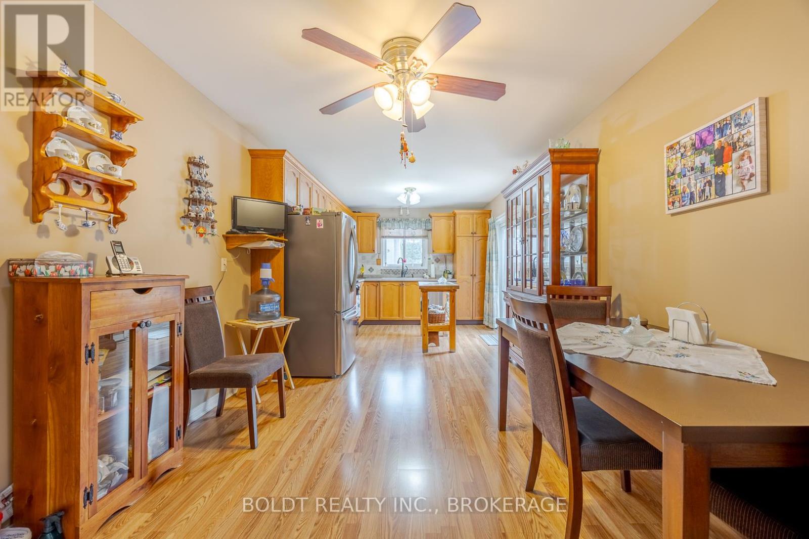 33 Foxtail Avenue S, Welland, Ontario  L3C 7J6 - Photo 7 - X12137082