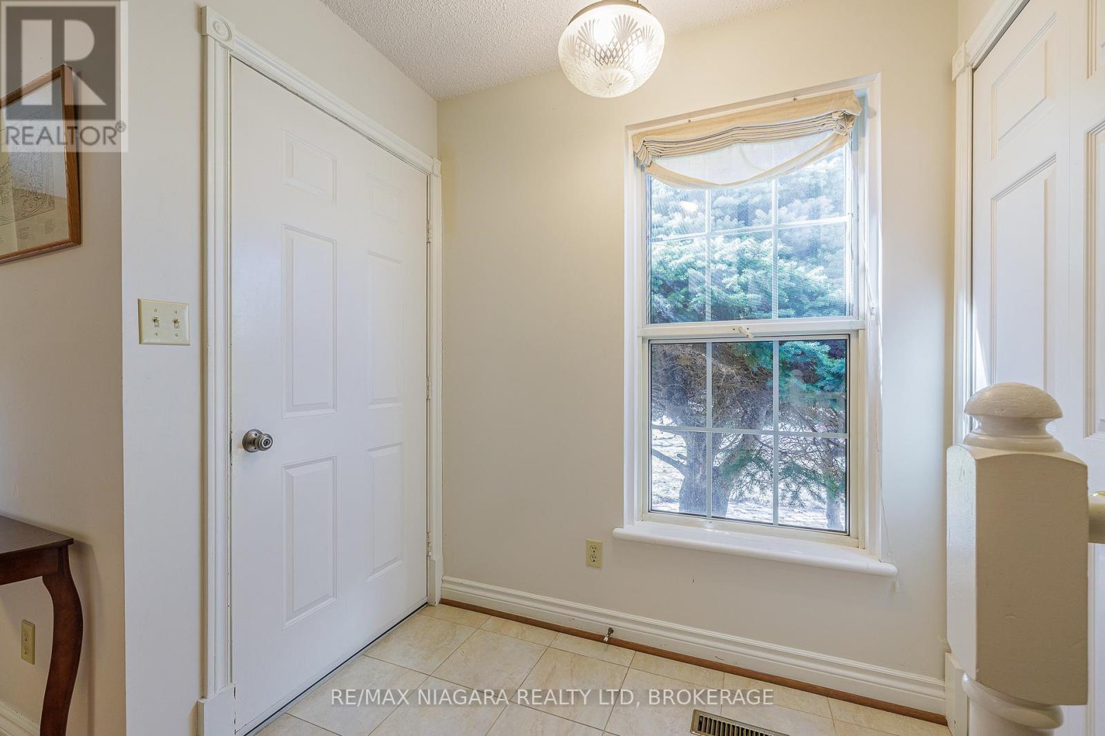 Property at 19 THE PROMENADE image 5