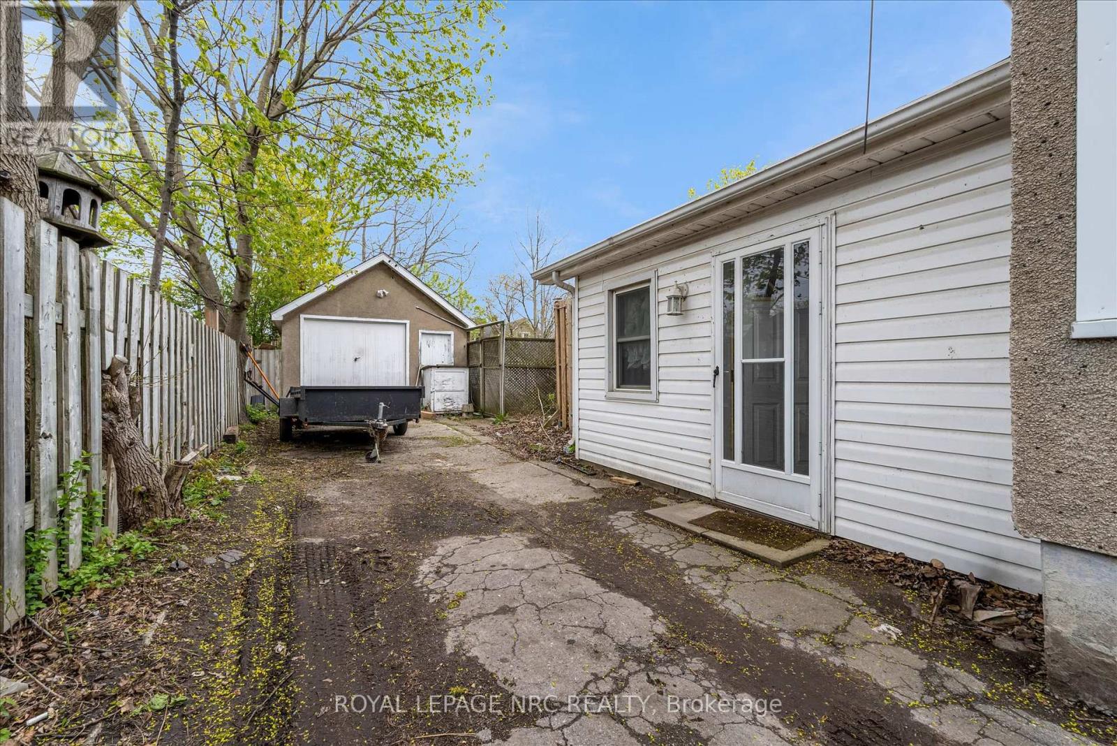 Property at 305 MITCHELL STREET image 3