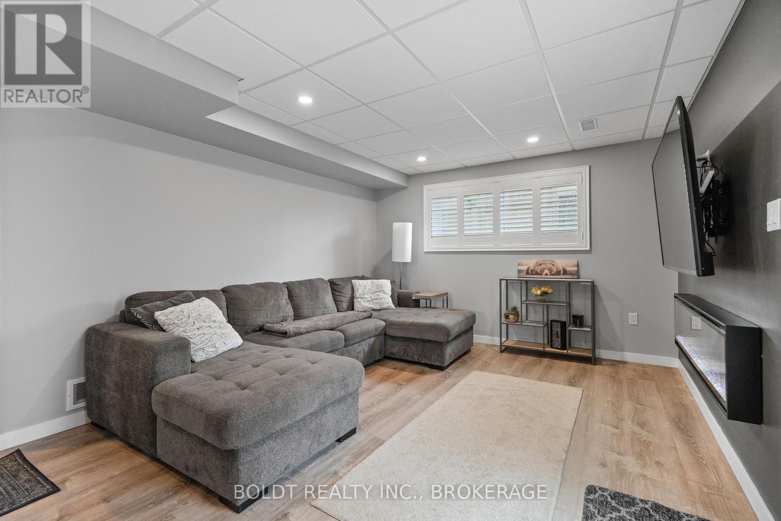 53 Regent Drive, St. Catharines, Ontario  L2M 3L8 - Photo 22 - X12137228