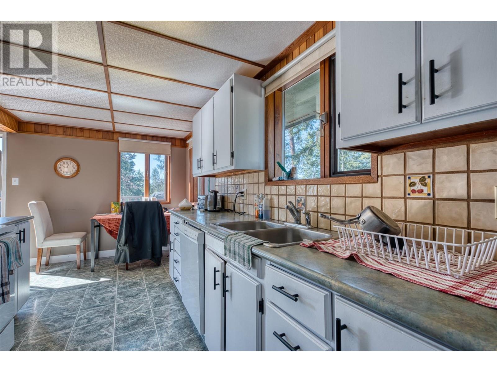 192 Crown Crescent, Vernon, British Columbia  V1H 2C3 - Photo 10 - 10345637