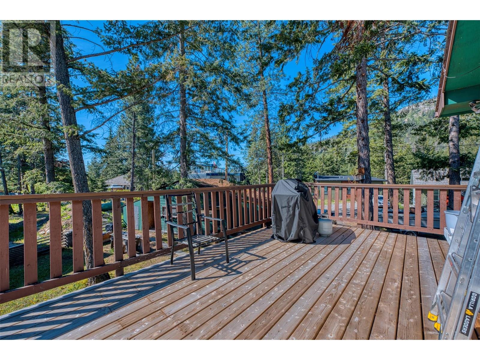 Property at 192 Crown Crescent image 3