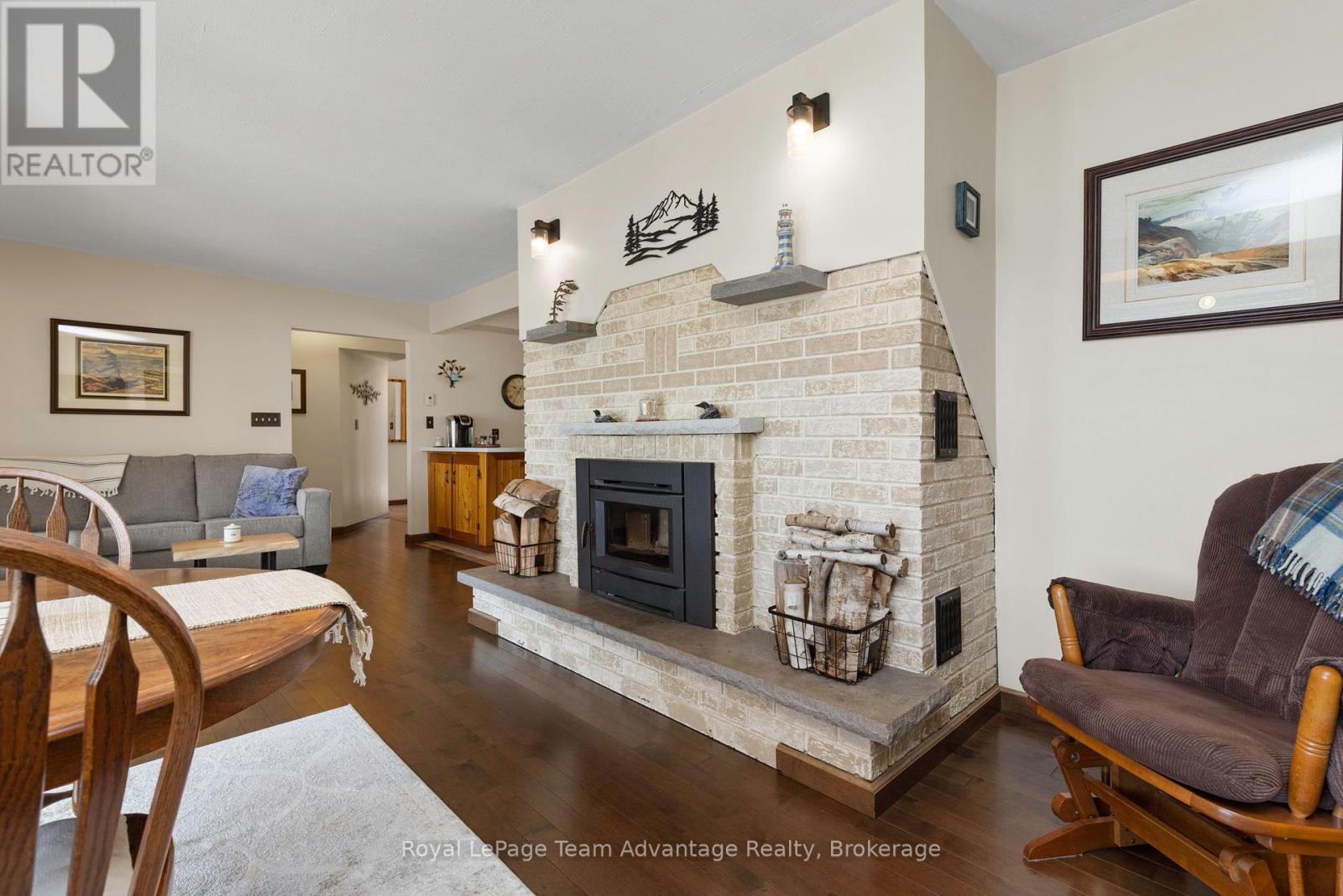 18 Pine Valley Drive, Carling, Ontario  P0G 1G0 - Photo 10 - X12137244