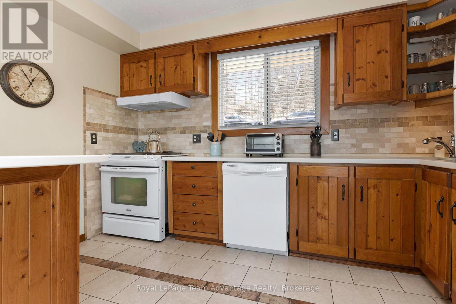 18 Pine Valley Drive, Carling, Ontario  P0G 1G0 - Photo 15 - X12137244