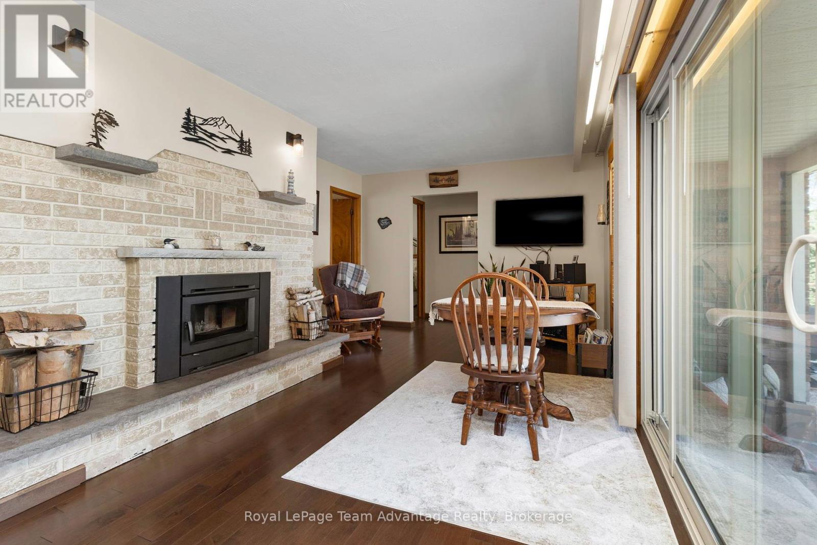 18 Pine Valley Drive, Carling, Ontario  P0G 1G0 - Photo 8 - X12137244