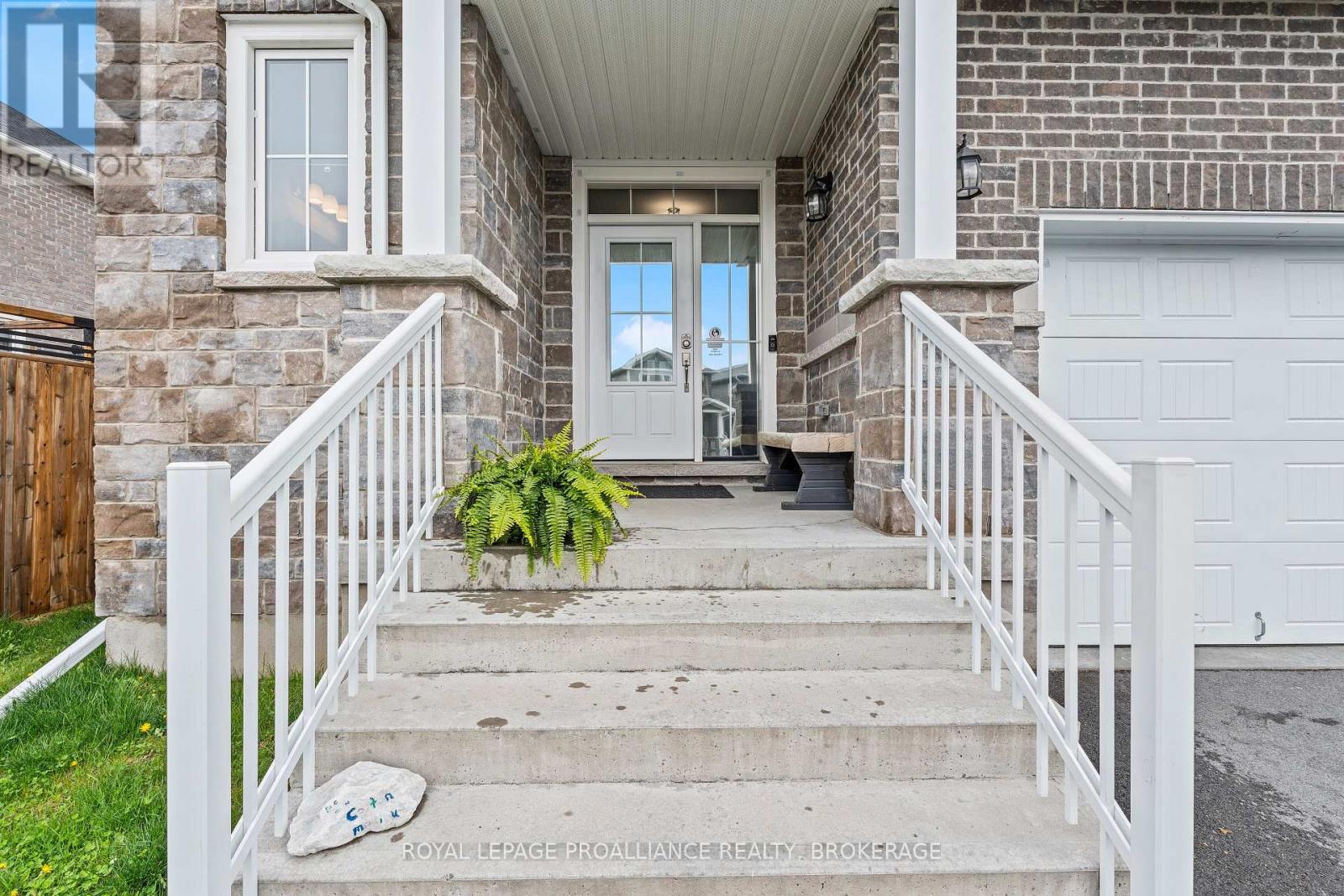 Property at 464 BETH CRESCENT image 3
