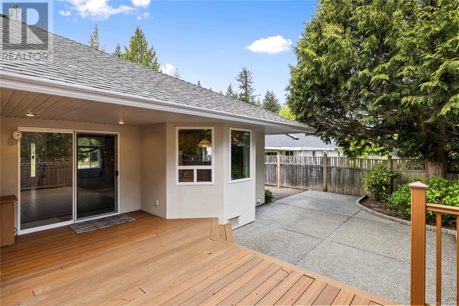 Property at 822 Arbutus St image 4