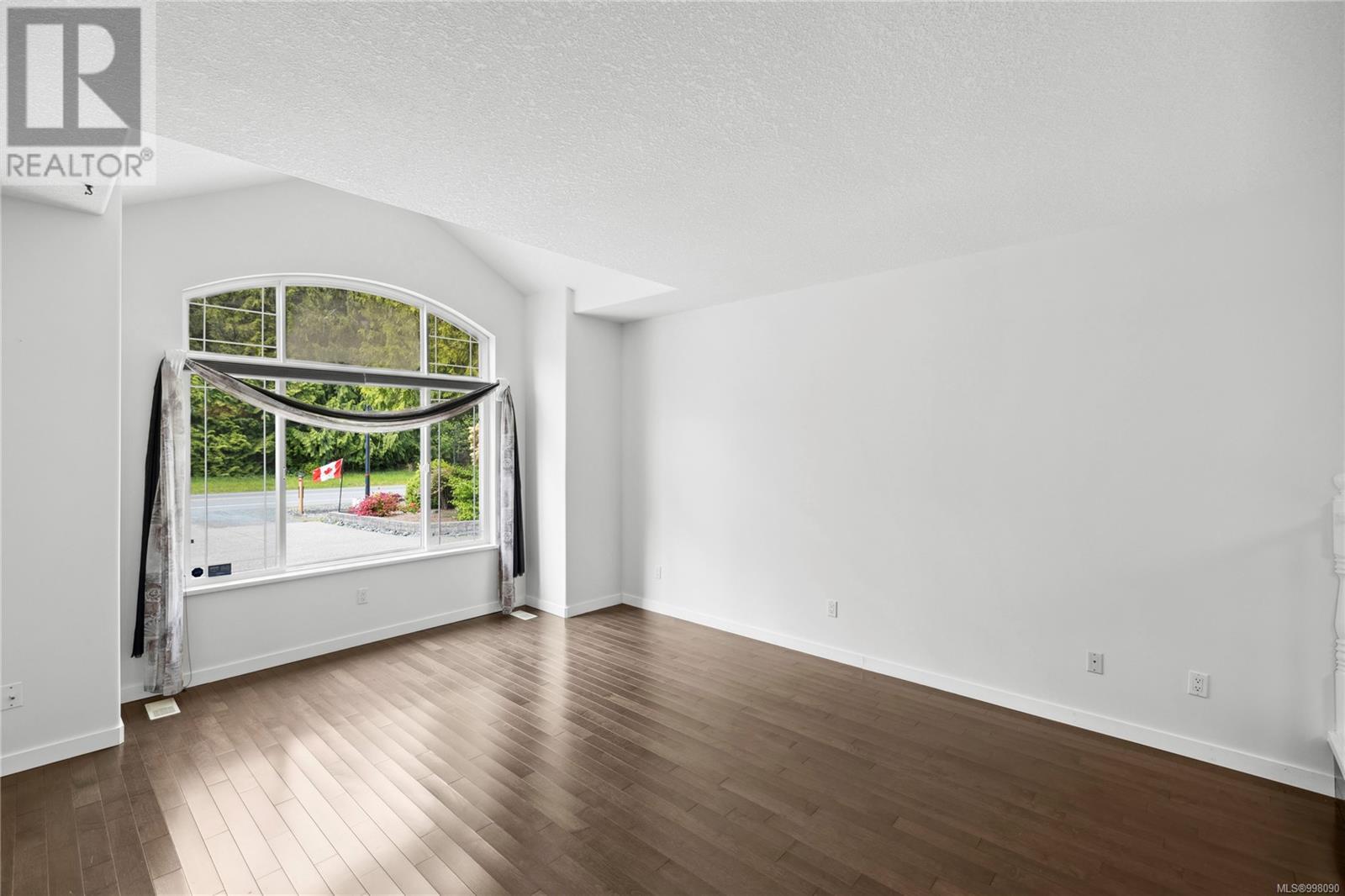 Property at 822 Arbutus St image 5