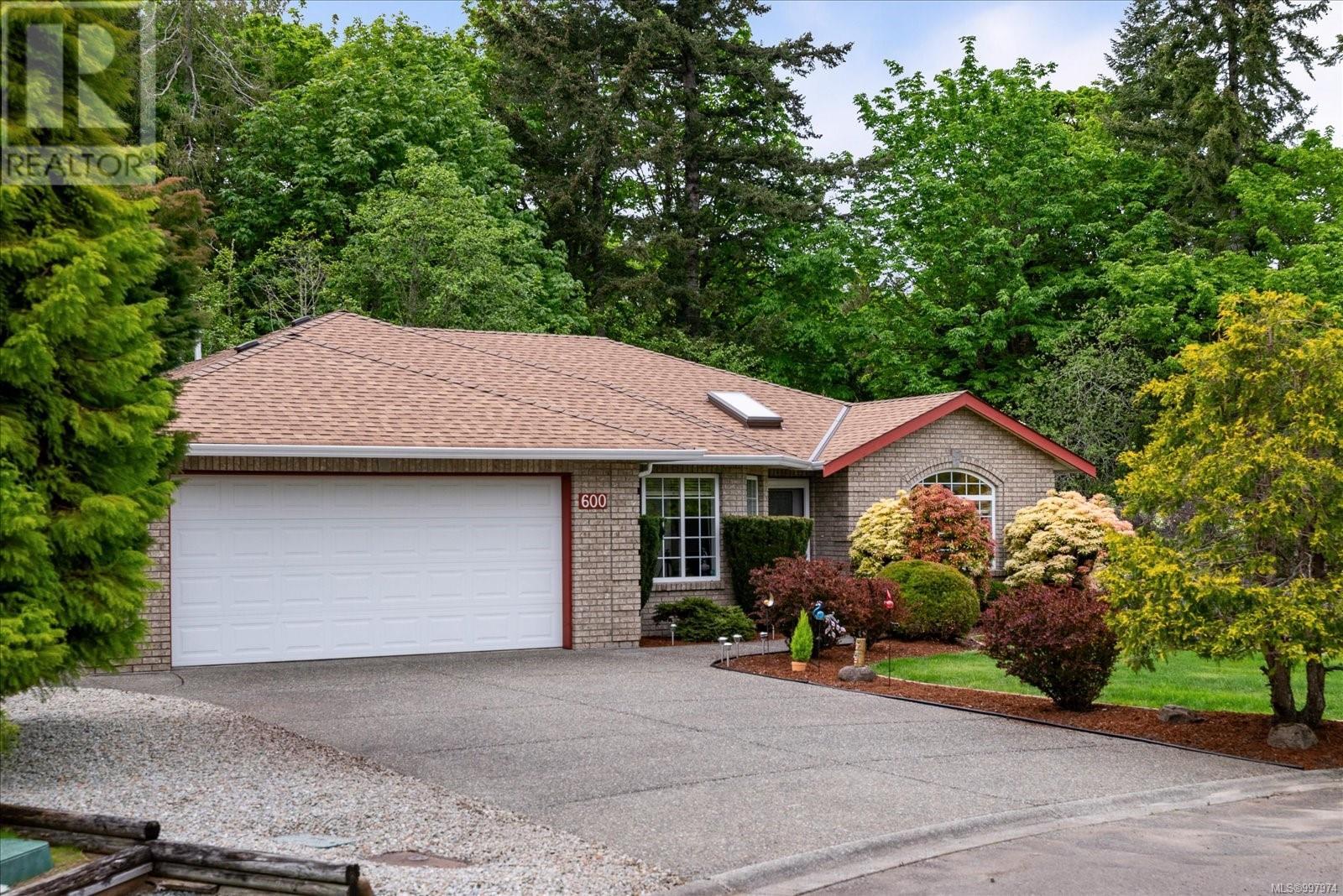 Property at 600 Hickory Pl image 1